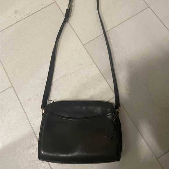 Authentic Vintage 1988 Coach Elegant Black Leather Shoulder/Crossbody Bag